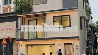 CHO THUÊ MẶT BẰNG HUỲNH VĂN BÁNH. DIỆN TÍCH 140m2. GIÁ CHỈ 40TR/THÁNG
