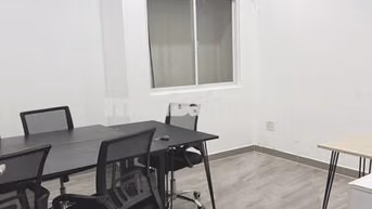 Văn Phòng sẵn Nội Thất máy lạnh Trung Tâm Đường Hoa Lan Quận Phú Nhuận