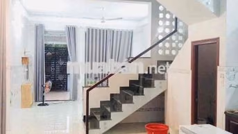 NHÀ TL37. GẦN TRƯỜNG CẤP 1..2..3. TRỆT LẦU SÂN THƯỢNG 2PN 2WC