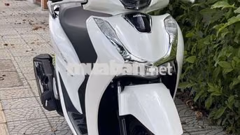 Honda SH 160 2024 Trắng 6.500km bán hay gl
