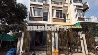 Nhà 2 lầu mới đẹp gần chợ Cầu Ván