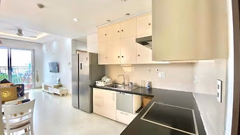 Central Plaza-Ban công, Nội thất cao cấp, 80m2 ,2PN Giá thuê 13.5 tr/t