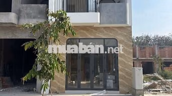 Bán nhà 1 trệt 1 lầu ngay chợ tân hiệp Tân Uyên