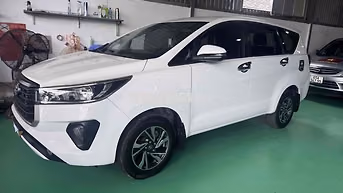 Toyota Innova 2.0E Trắng 7 chỗ Xăng