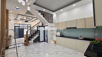 Cho thuê nhà Có nội thất gần ngã tư ga 2 lầu 4 phòng ngủ
