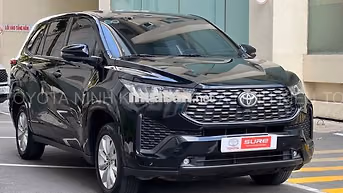 Toyota Innova Cross V 2024 Bản cao cấp Đen