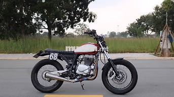 Brat Style Đỏ trắng Cổ điển pha hiện đại