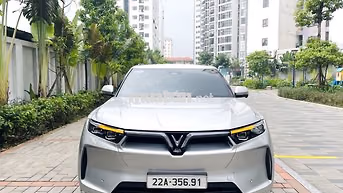 VinFast VF9 Plus 2025 Bạc 7 chỗ 2000km