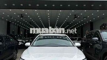 Toyota Camry 2021 2.0G Trắng