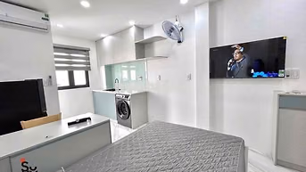 TONE TRẮNG CÓ GU MÁY GIẶT RIÊNG THANG MÁY
