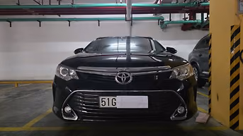 Cấn bán gấp xe Toyota - Camry 2.5Q màu đen, sản xuất tháng 03/2017 .