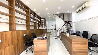 Q10- nhà bán - HXH - 3 tầng - DT 4,8x10 - giá 9 tỷ nhỉnh xíu.