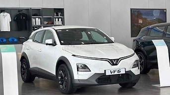 VF6 Trắng mới 100% được tặng