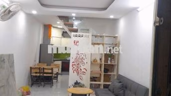 nhà Q1 1 trệt 1 lầu nội thất cb đầy đủ, mới sạch sẽ hẻm nhỏ