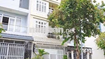 Chính chủ Bán nhà đẹp quận 7 nội thất sẵn Châu âu
