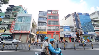 TÒA NHÀ MT LÊ VĂN DUYỆT Q. BÌNH THẠNH , DTSD : 700M2 NGANG 8M , 100TR