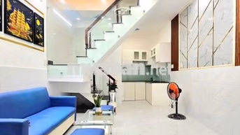 Nhà Đúc Trệt Lầu Vào ở liền đường Huỳnh tấn phát