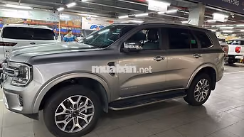 Ford Everest Titanium 2025, vay Ngân Hàng 75%