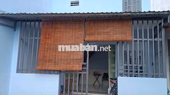 Nhà mặt đường 5m, đối diện Công Viên 7 Kỳ Quan.
