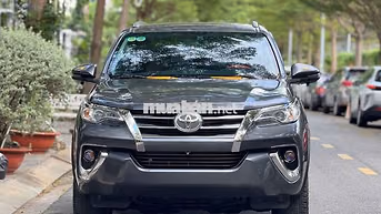 Toyota Fortuner SUV Xám 90000 km