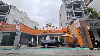 BIỆT THỰ ĐẸP MẶT TIỀN KHU SANG Q1 - NGANG LỚN 15MX20 GỒM TRỆT VÀ TUM -