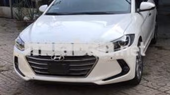 Hyundai Elantra 2.0 2017 87000 km Trắng