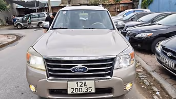 Ford Everest 2013 Dầu 8 chỗ Vàng cát