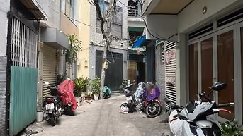 Bán nhà hẻm rộng 4m - quận 10. DT : 38m vuông. Giá : 5,2 tỷ