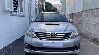 Fortuner 2013, số sàn, màu bạc, 151 ngàn km