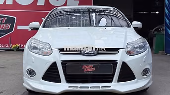 Ford Focus 2014 2.0AT,hatchback 5 chỗ,màu trắng