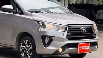 Toyota Innova E MT 2023 Bạc 128.867 km