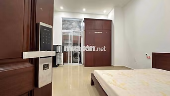 Căn Hộ tầng trệt full nội thất / tách bếp , gần vòng xoay Dân Chủ