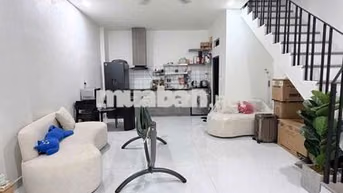 2 tầng,(4,4m x 7m).cách MT 50m.sổ hồng riêng,hỗ trợ vay ngân hàng. 