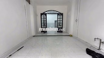 nhà to rộng rãi sạch sẽ như hình 