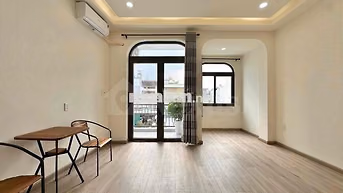 Cho thuê phòng ban công full nội thất ngay Dương Quảng Hàm