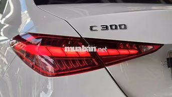 Mercedes-Benz C300 2022 Trắng 3 vạn