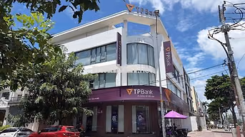 CHO THUÊ TOÀ NHÀ GÓC 2 MT 街角建筑出租，有两个临街面。