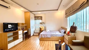 CC MINI BẾP XA GIƯỜNG NHIỀU CỬA SỔ THOÁNG,CÓ THANG MÁY