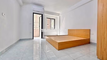 Còn toà 6 Tầng cho thuê 898/30 Đường láng