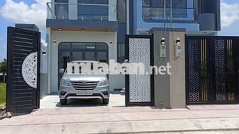 Nhà 5x24m đúc 1 tấm có 4pn, 3wc mặt tiền đường nhựa, gần chợ XTT