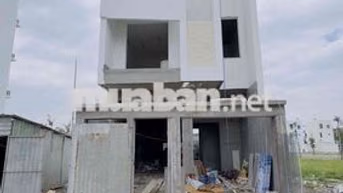 Nhà Mới Xây Đẹp , Có Thang Máy Cao Cấp , 1 Trệt 3 Lầu Thoáng Mát