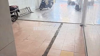 NHÀ CHO THUÊ MẶT TIỀN ĐƯỜNG TÂN SƠN NHÌ 4X20M CÓ 1 LỬNG SUỐT ĐÔNG ĐÚC