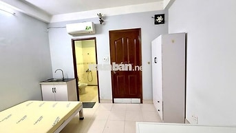 Trọ có máy lạnh, máy nước nóng, tủ bếp