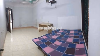Cho thuê tập thể Bách Khoa tầng 1 75m2.