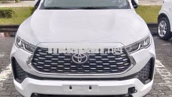 Toyota Innova Cross giảm 50 triệu