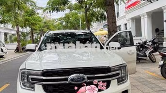 Ford Everest Ambiente 7 chỗ Tự động Trắng