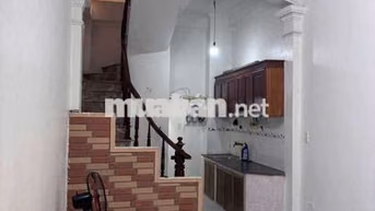 cho thuê nhà 3 tầng , 2 p ngủ tập thể 810 