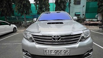 Toyota Fortuner 2016 Bạc Dầu Việt Nam