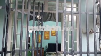 nhà c4 dọn vào ở ngay tặng máy lạnh