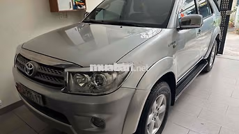 Toyota Fortuner 2.7V 2011 Xăng Tự động Bạc